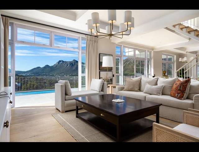 2 BEDROOM PROPERTY TO RENT IN HOUT BAY CENTRAL